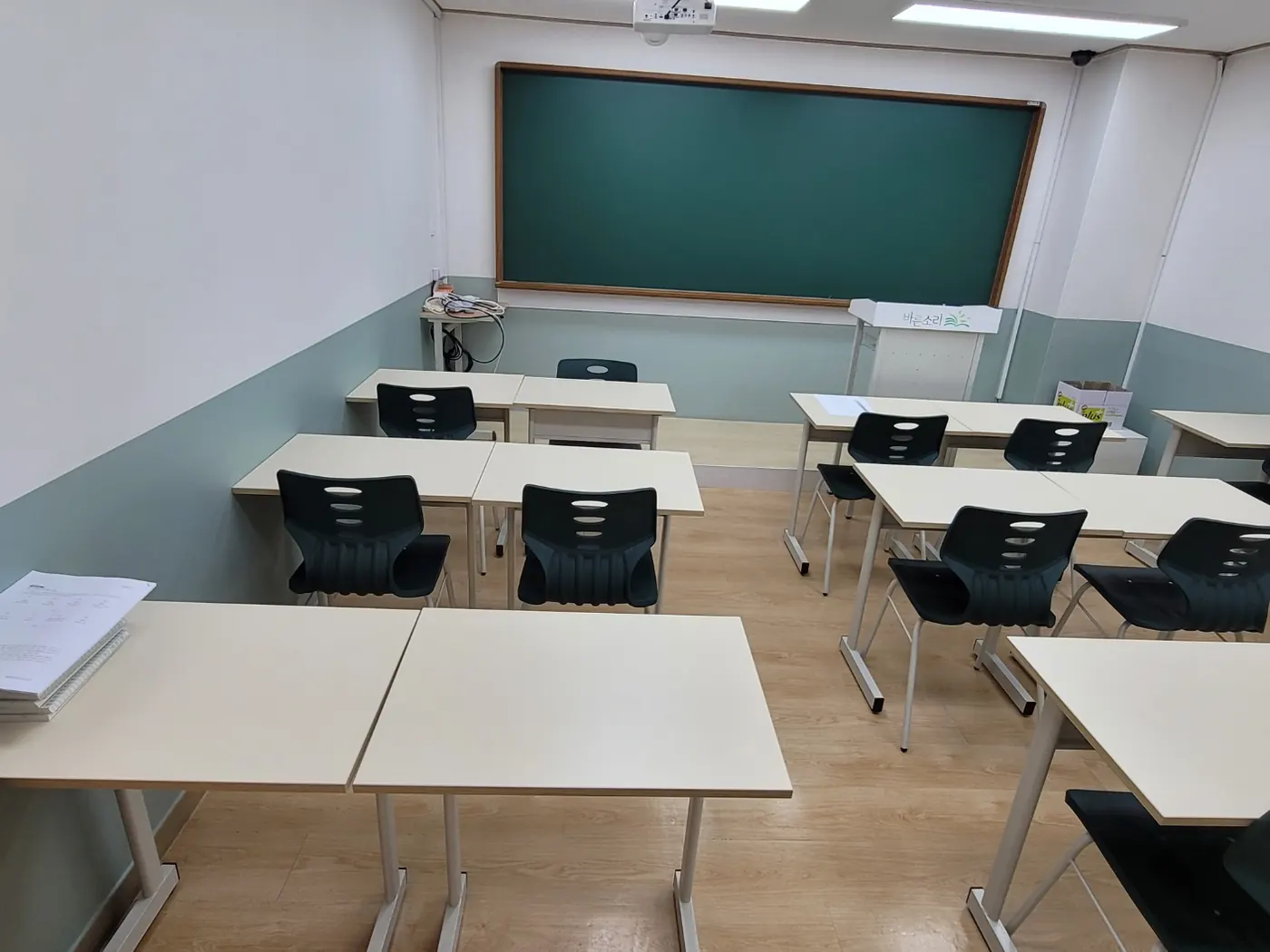 강원특별자치도 학원청소 시공 현장 — 열람석 정리