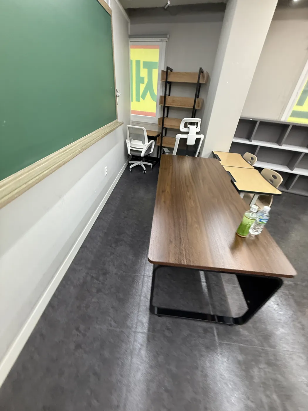 화천군 학원청소 시공 현장 — 열람석 정리