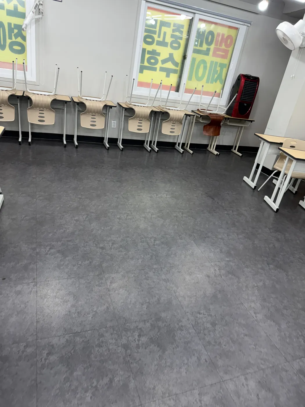 양구군 학원청소 시공 현장 — 강의실 정리