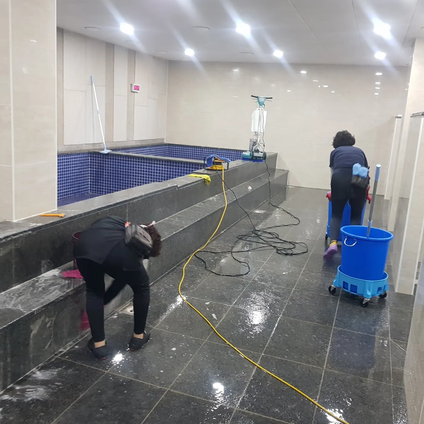 인제군 목욕탕청소 시공 현장 — 욕조 관리
