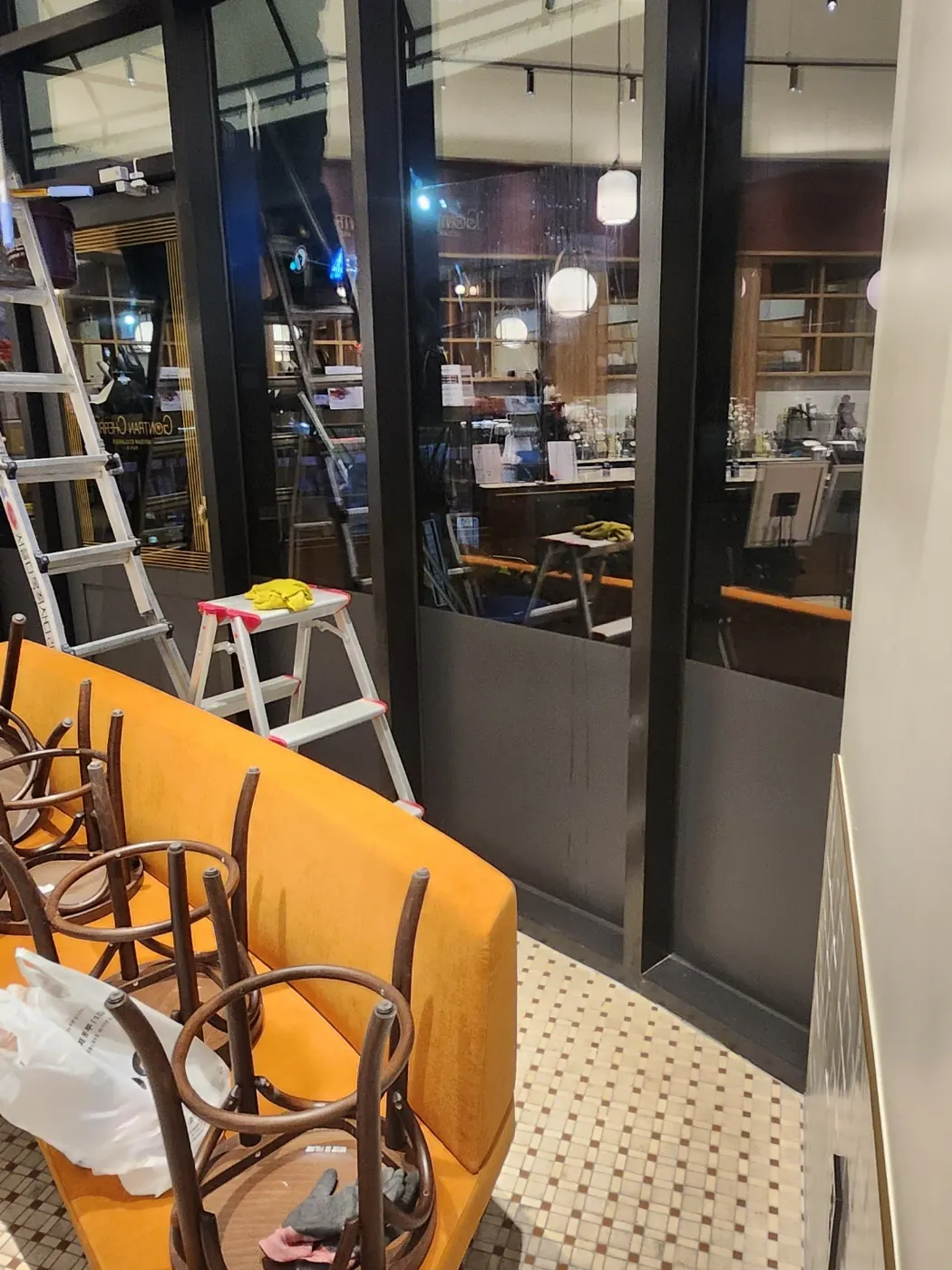 기계 세정 작업 — 동해시 카페청소 현장