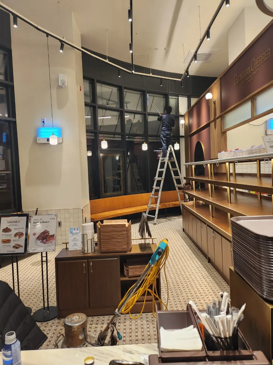기계 세정 작업 — 태백시 카페청소 현장
