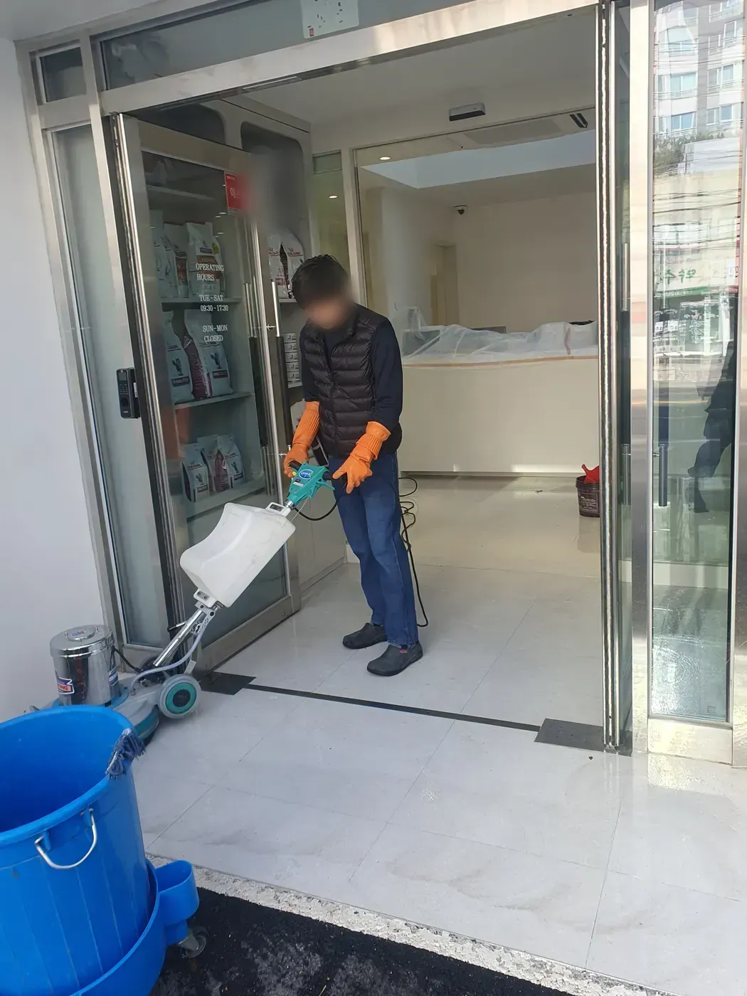 바닥 광택 작업 — 양구군 병원청소 현장