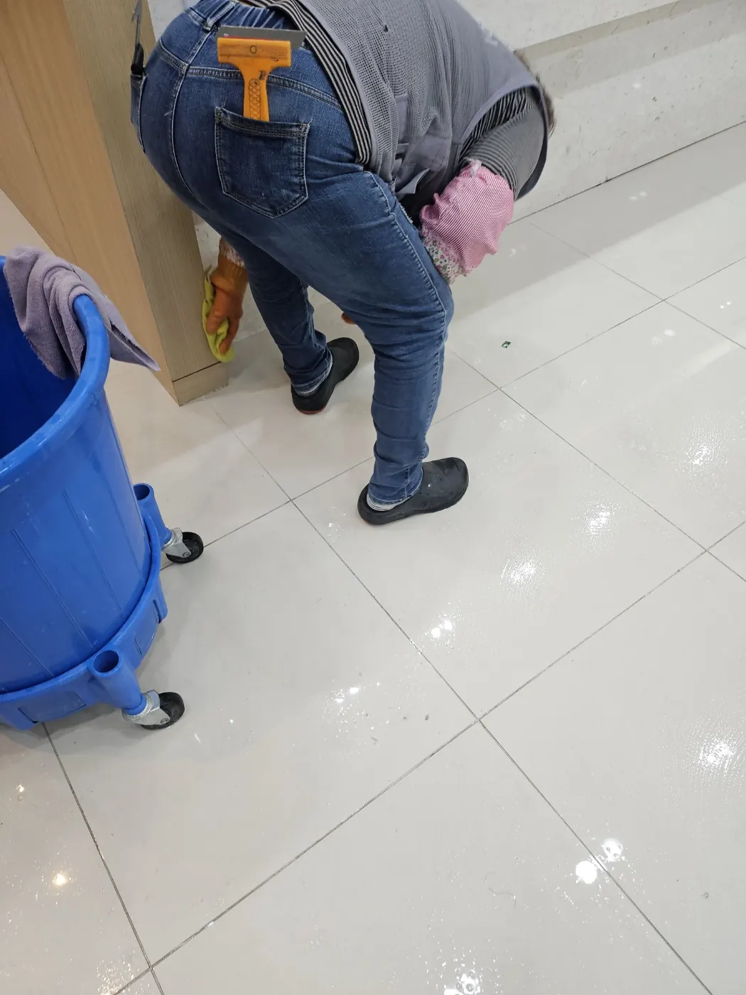 바닥 물걸레 마감 — 평창군 병원청소 현장