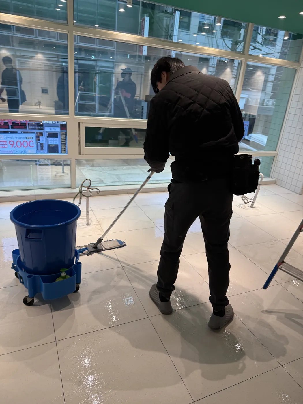 고성군 식당청소 시공 현장 — 바닥 마감 상태