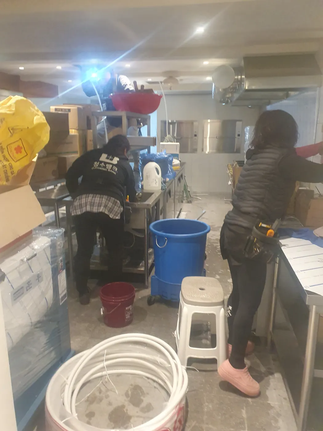 세정 진행 — 문막읍 식당청소 현장