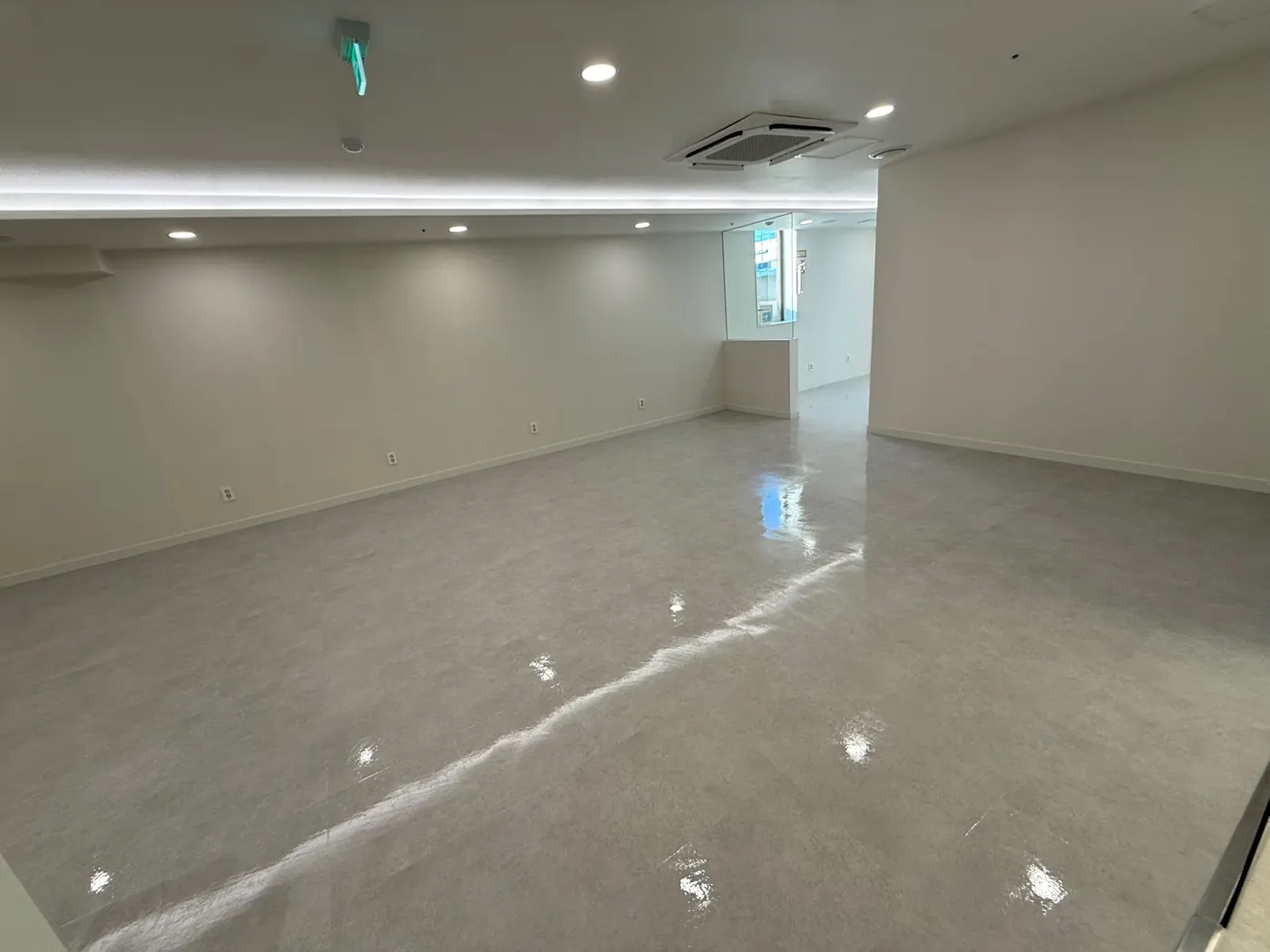 양양군 상가청소 시공 현장 — 바닥 마감 상태