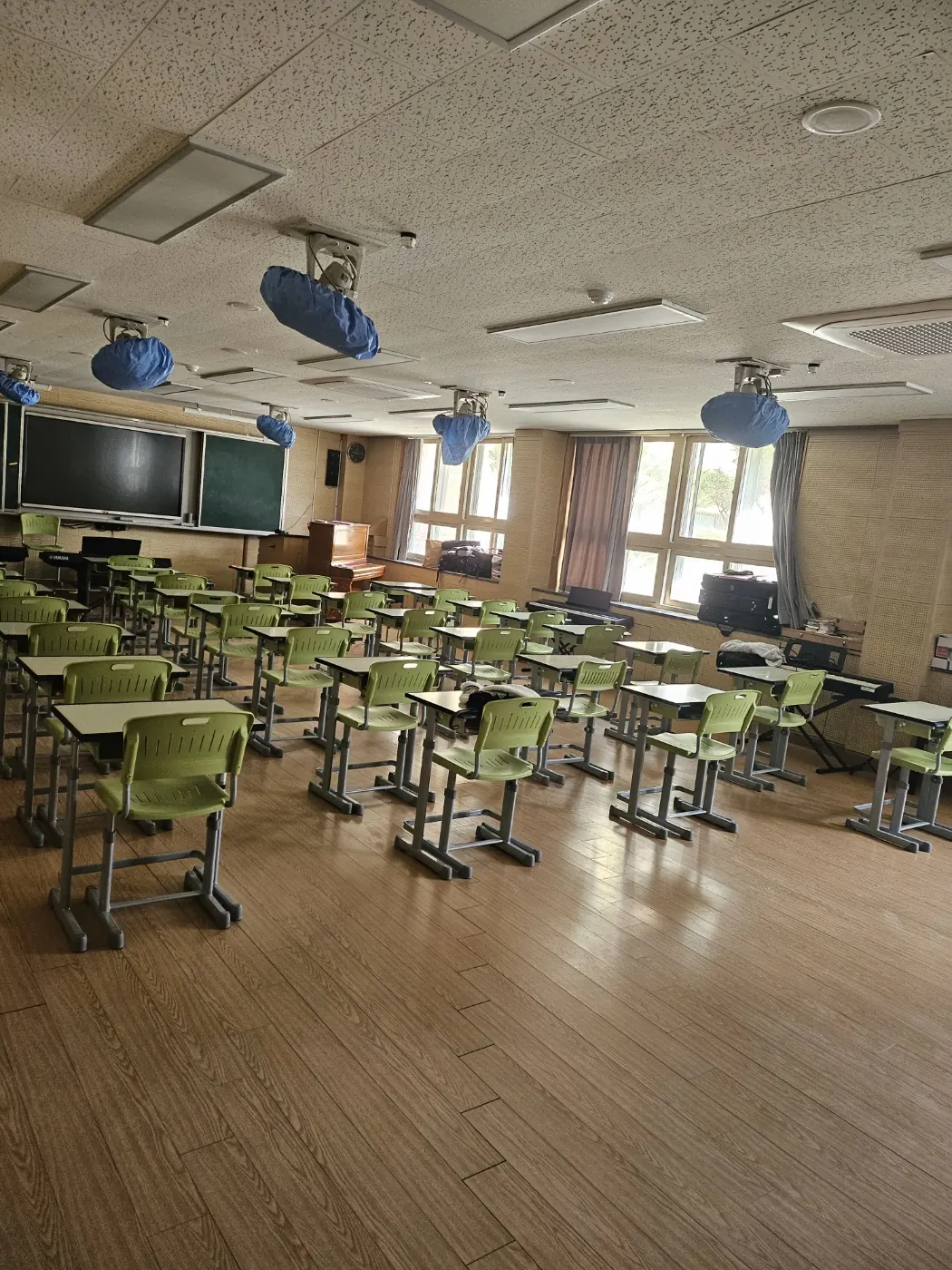 둔내면 학교청소 시공 현장 — 교실 정리