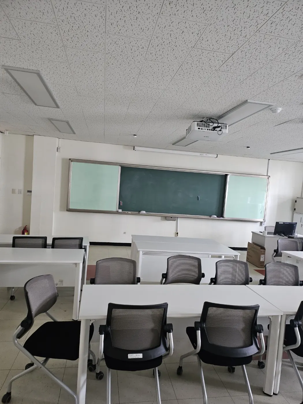 정하동 학교청소 시공 현장 — 교실 마감