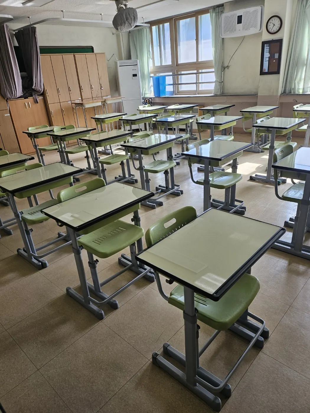 철원읍 학교청소 시공 현장 — 교실 정리