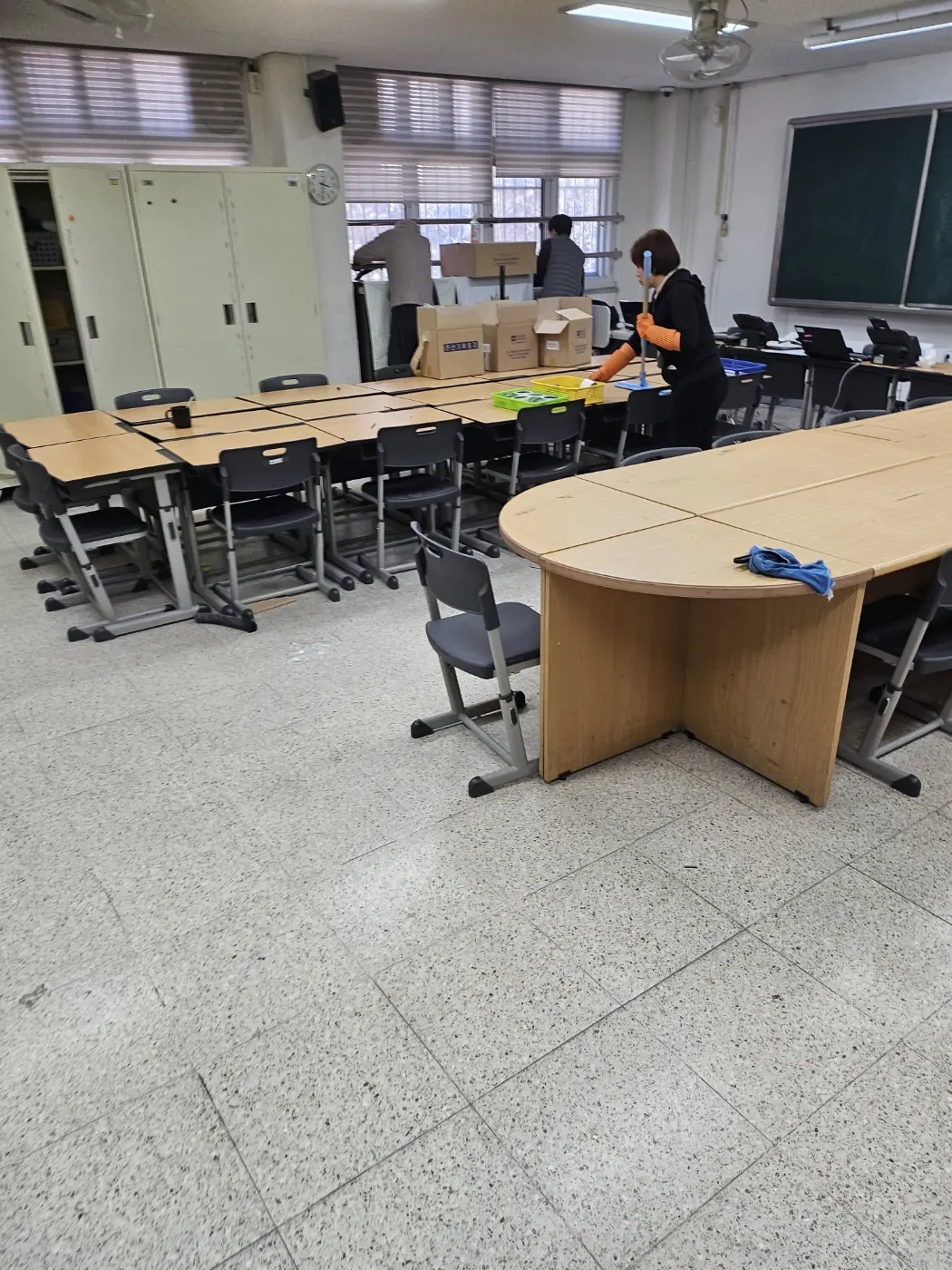 영월읍 학교청소 시공 현장 — 교실 마감
