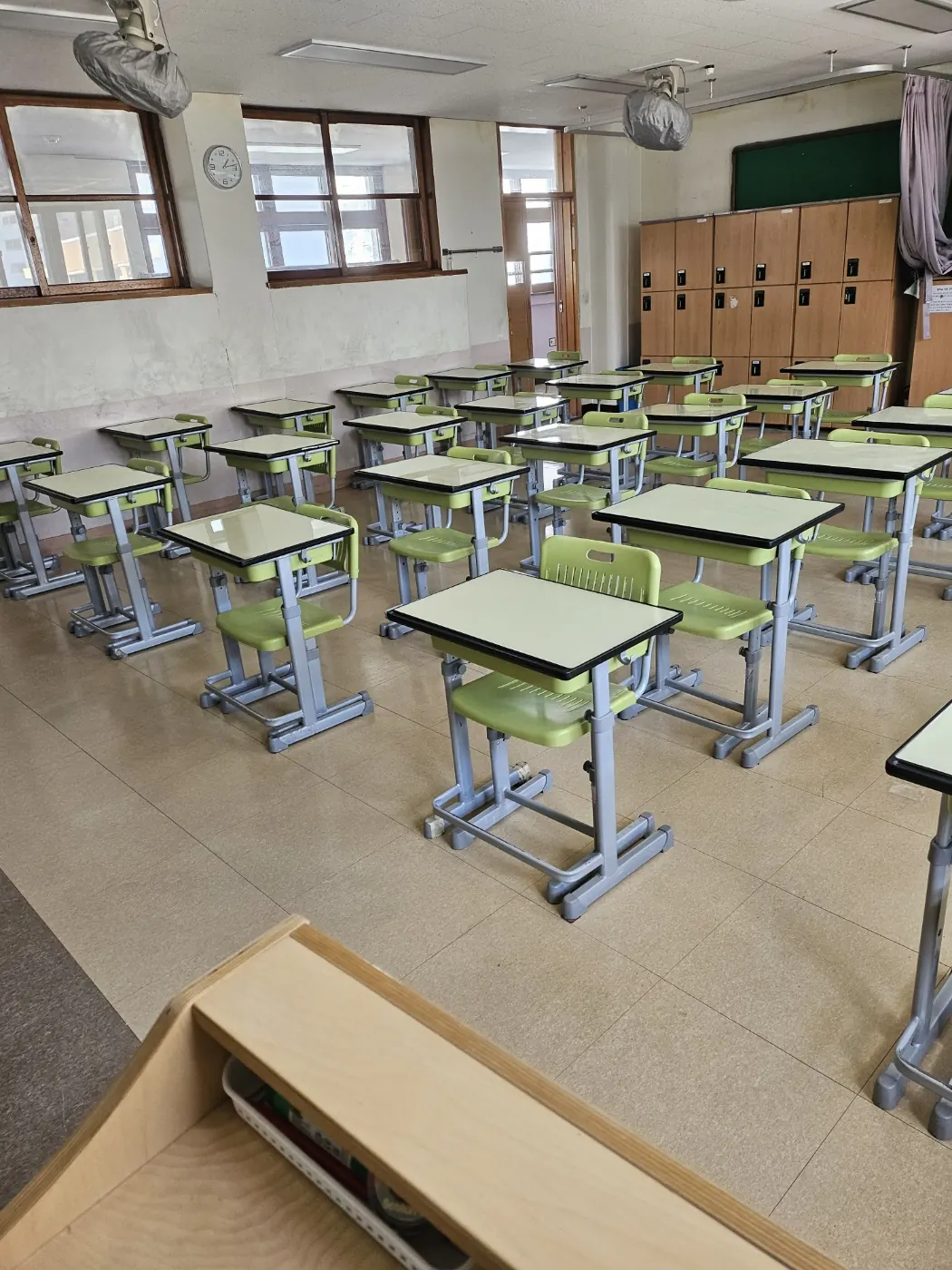 양양군 학교청소 시공 현장 — 교실 마감