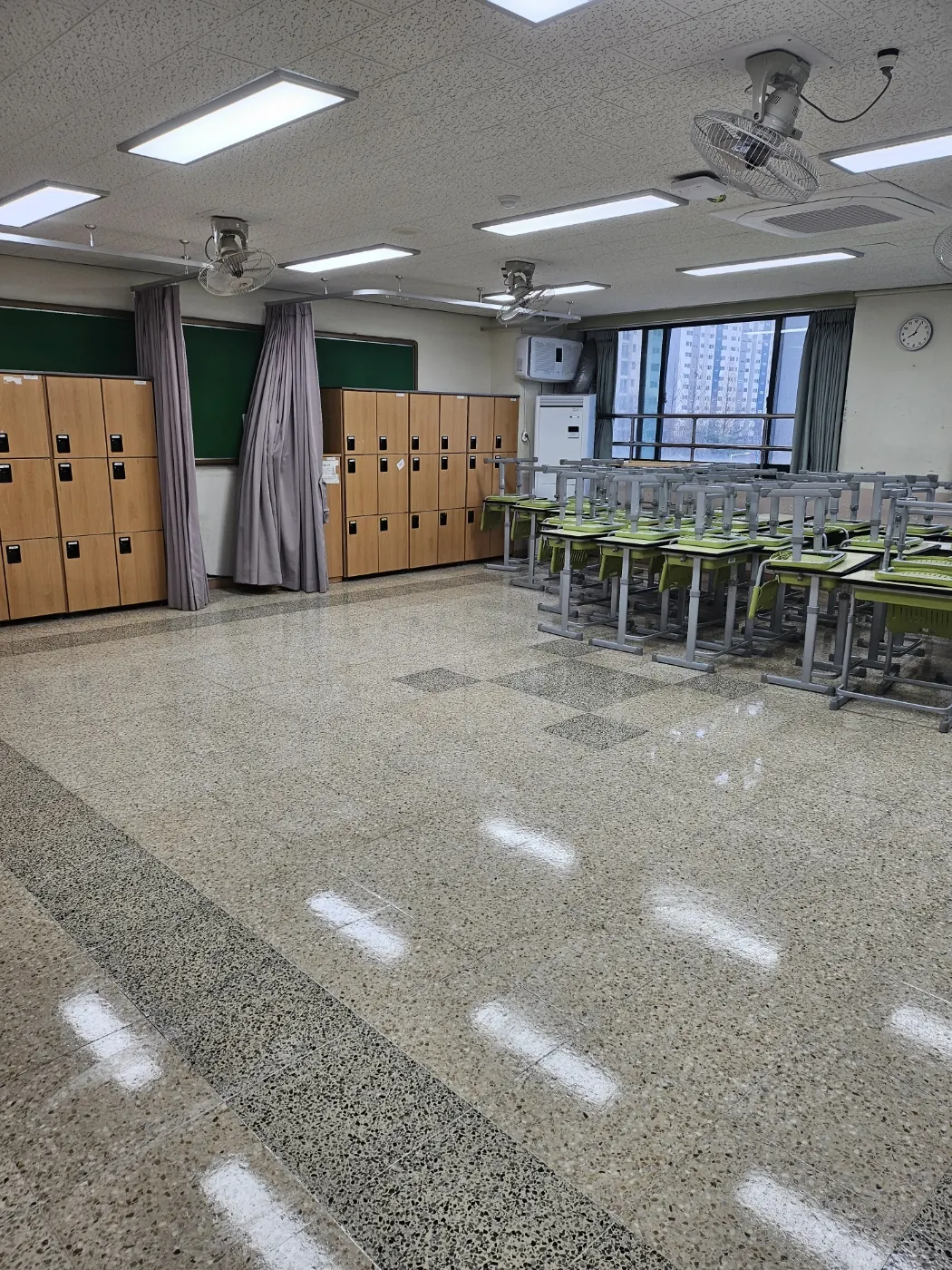 조비동 학교청소 시공 현장 — 교실 정리