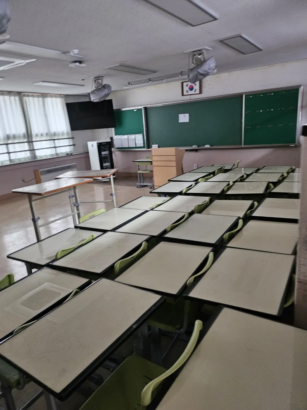정선군 학교청소 시공 현장 — 교실 마감