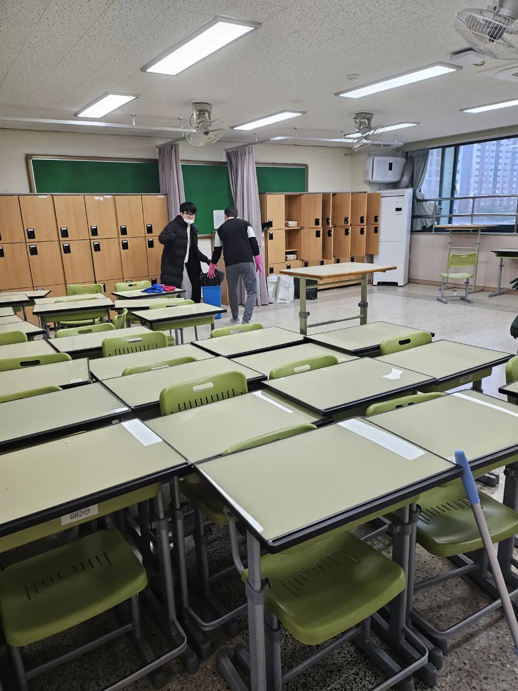 견소동 학교청소 시공 현장 — 교실 마감