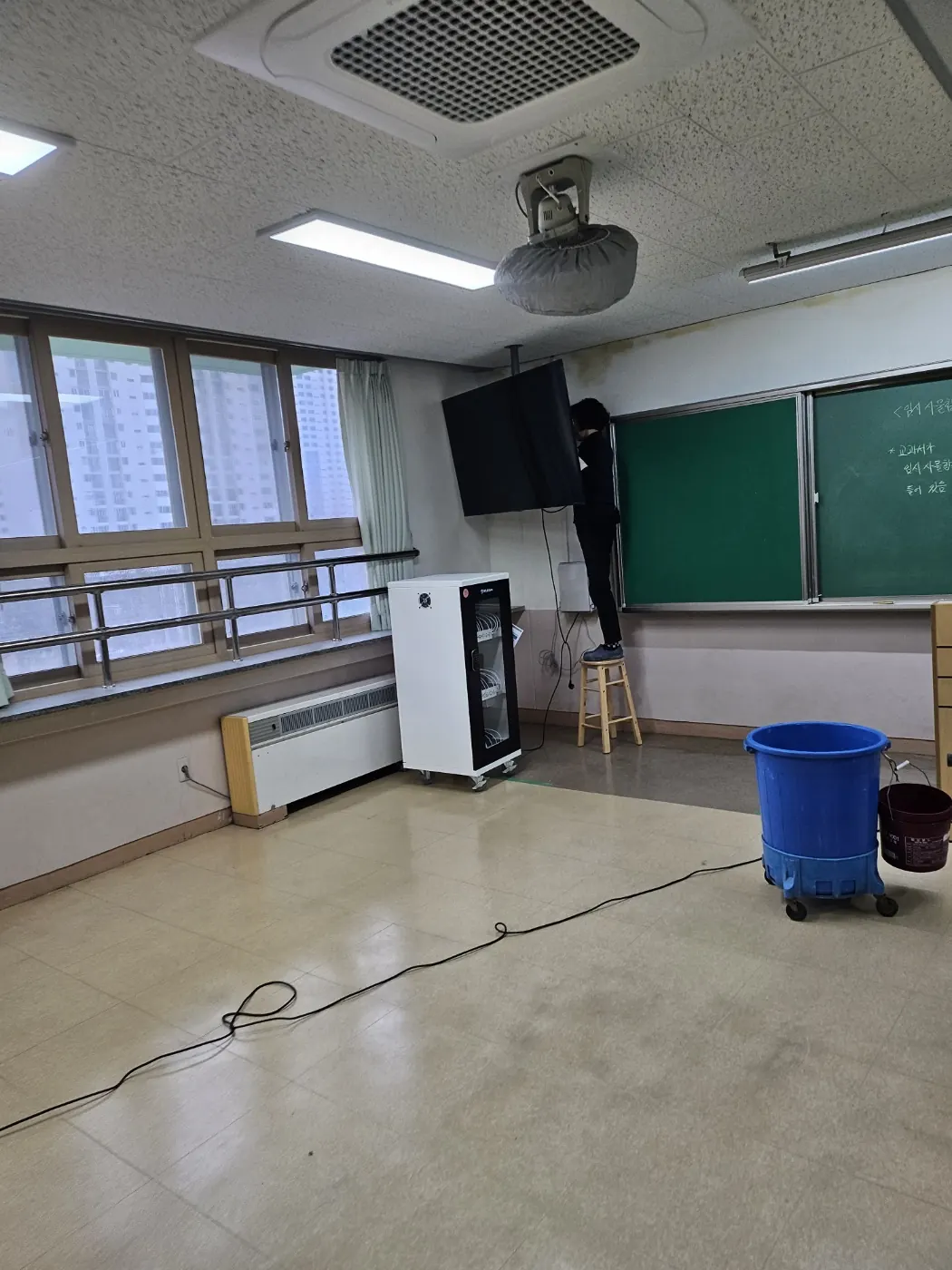 안흥면 학교청소 시공 현장 — 교실 정리