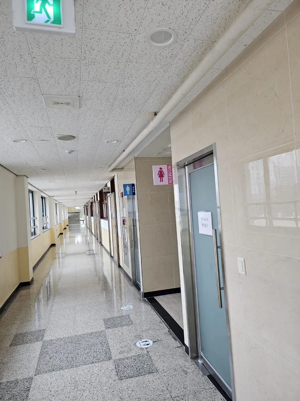 속초시 학교청소 시공 현장 — 복도 관리