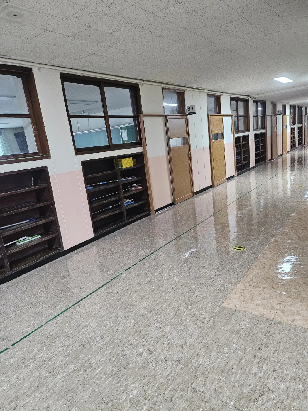 동회동 학교청소 시공 현장 — 복도 관리