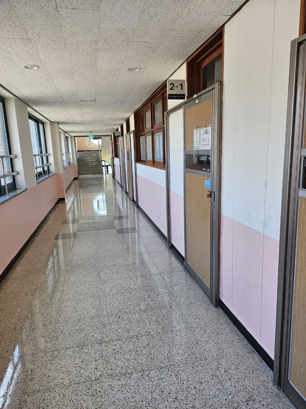 조양동 학교청소 시공 현장 — 복도 관리