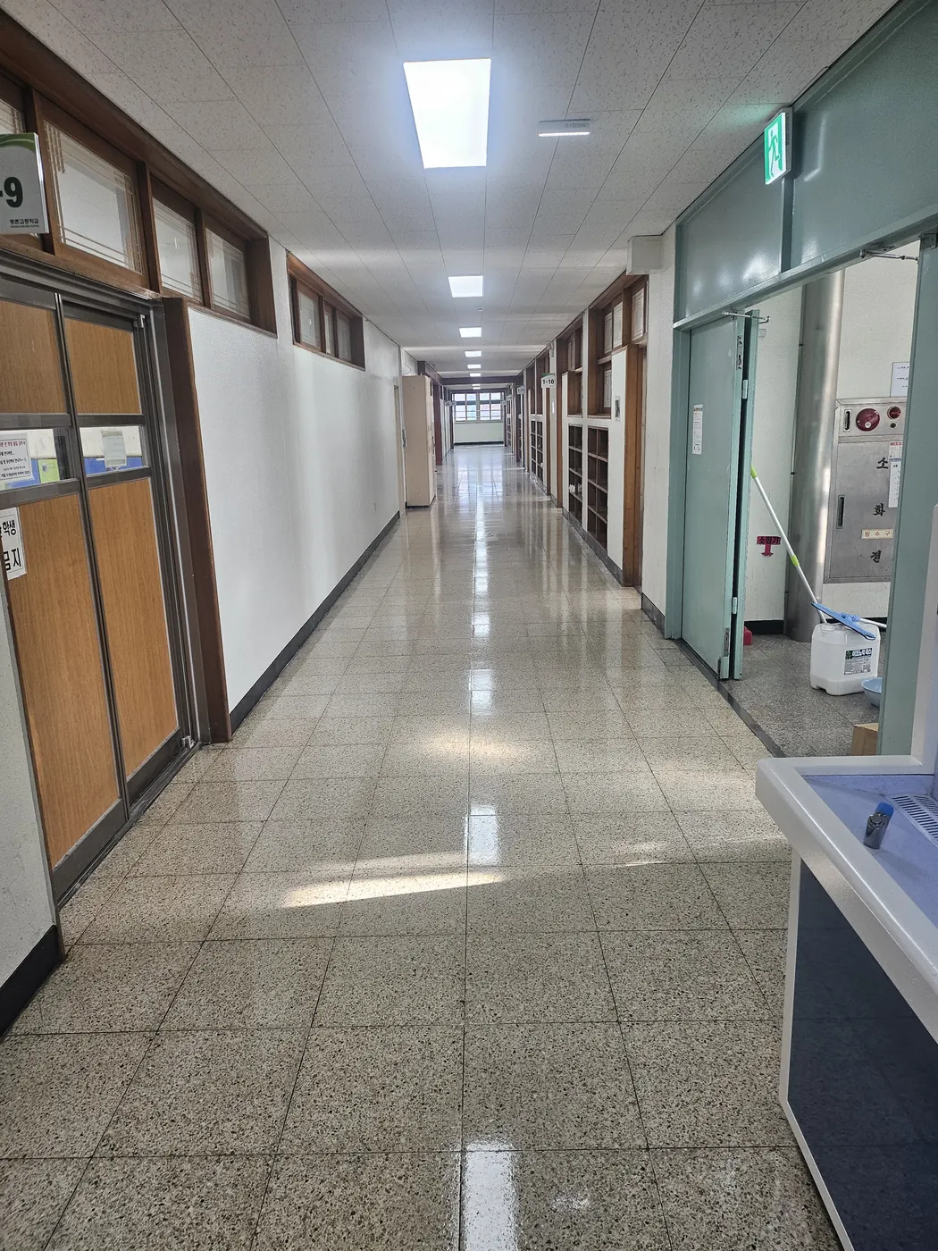문막읍 학교청소 시공 현장 — 복도 관리