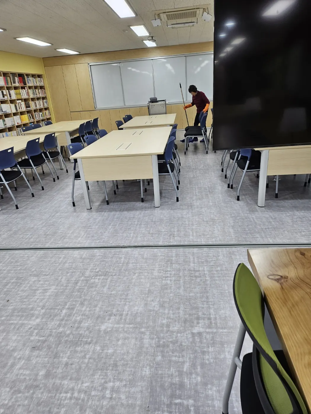 도서관 정리 — 청학동 학교청소 현장
