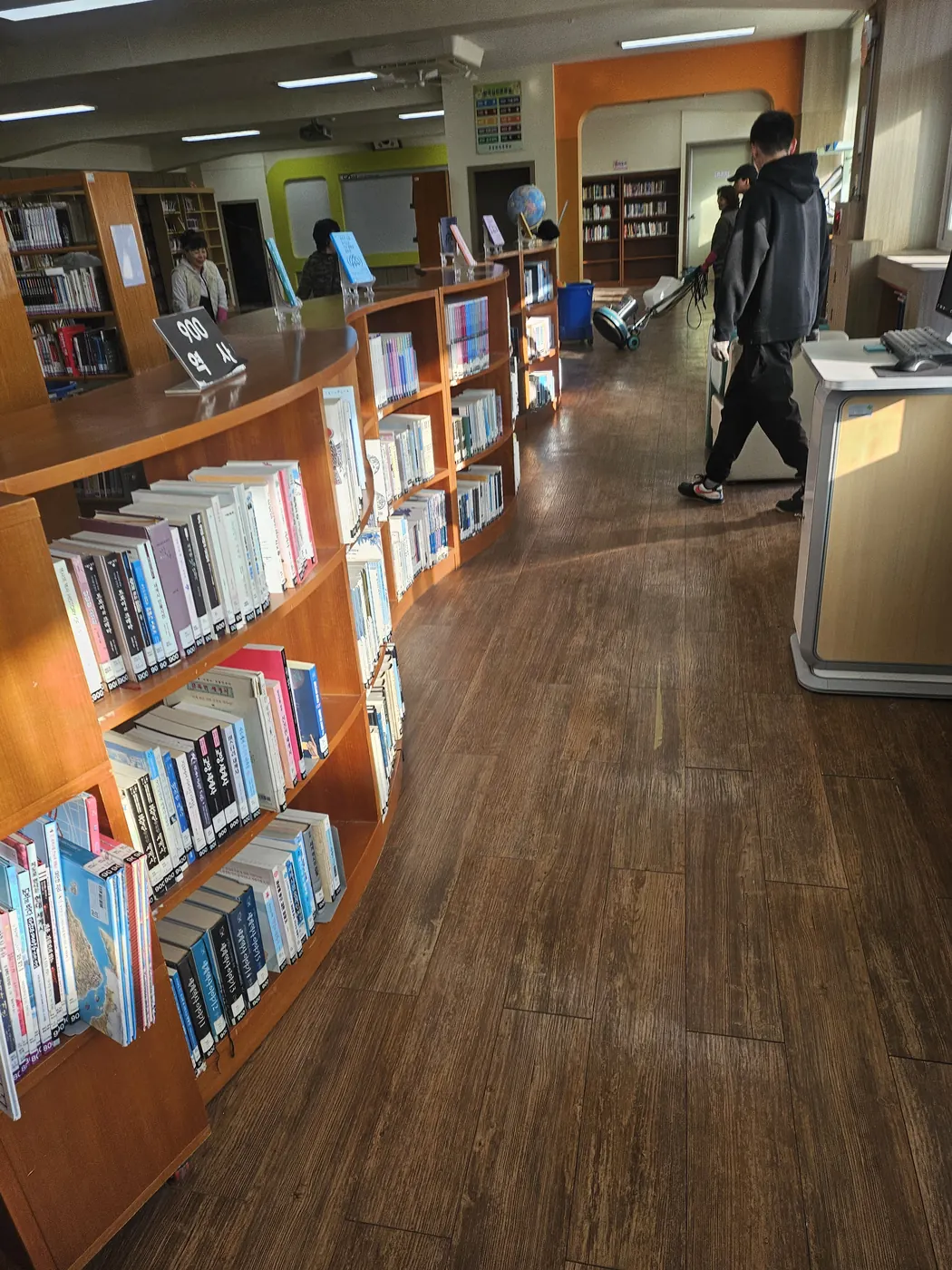 도서관 정리 — 문막읍 학교청소 현장