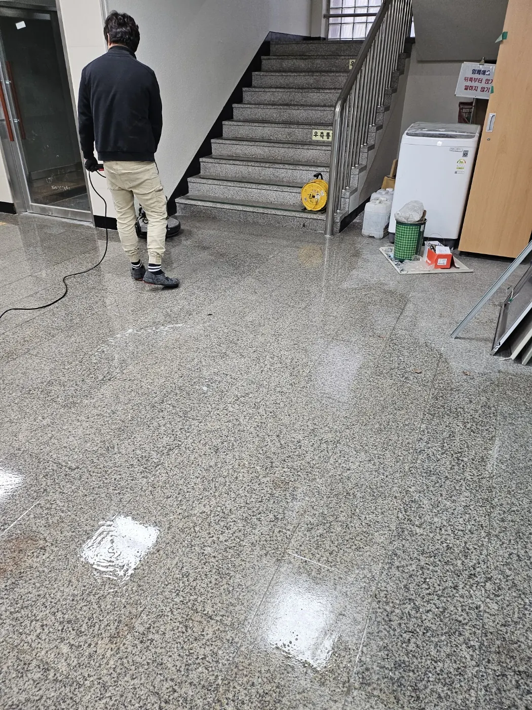 바닥 기계 세정 — 양양군 학교청소 현장