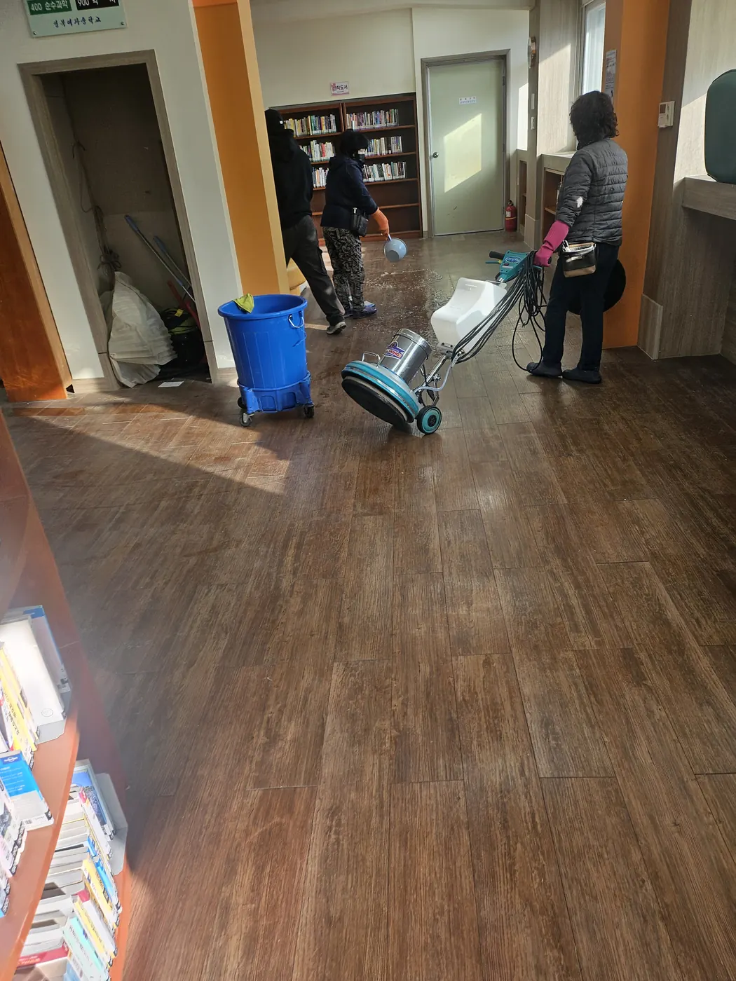 왁스 재코팅 — 태백시 학교청소 현장
