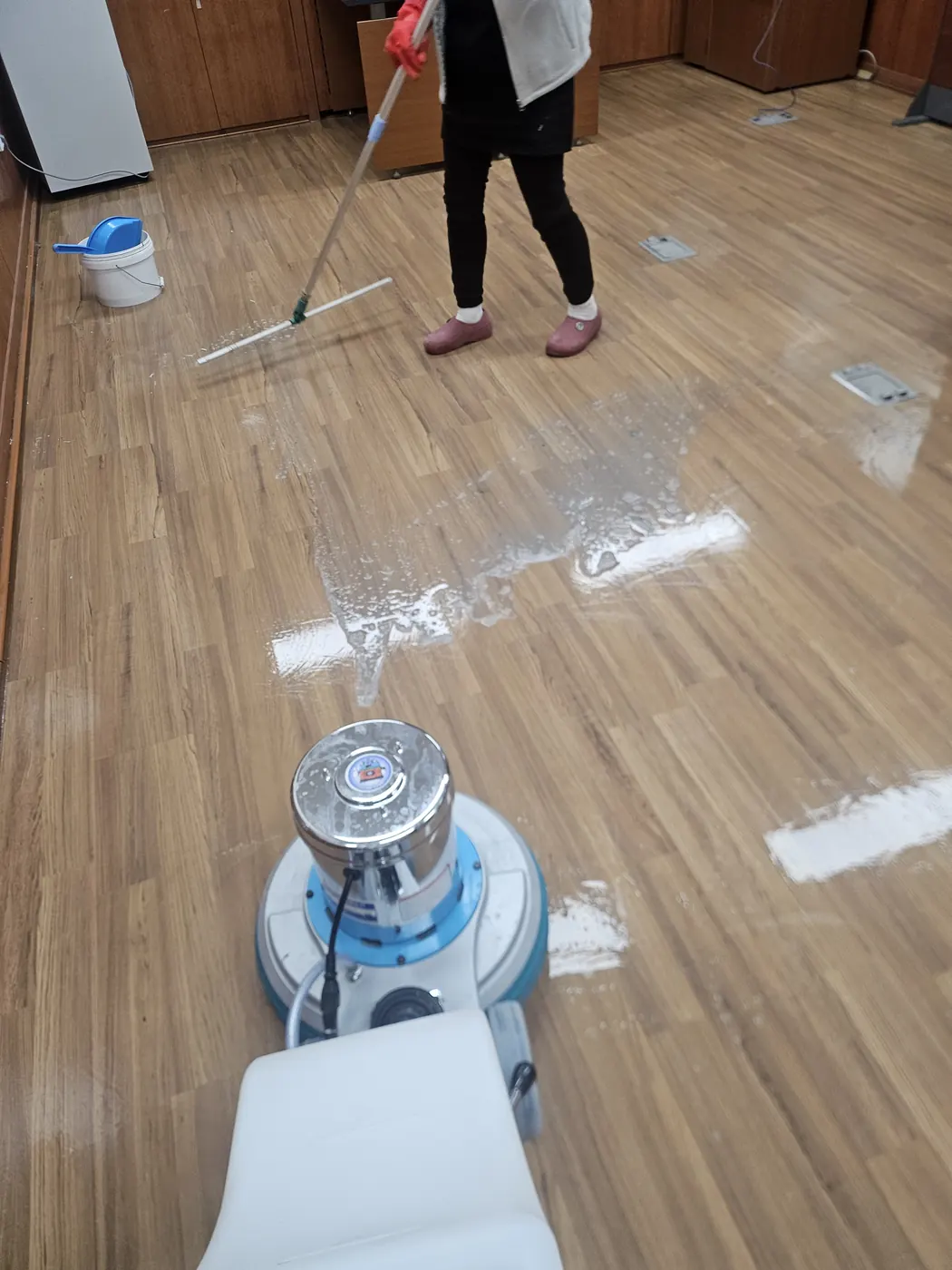 바닥 기계 세정 — 횡성군 학교청소 현장
