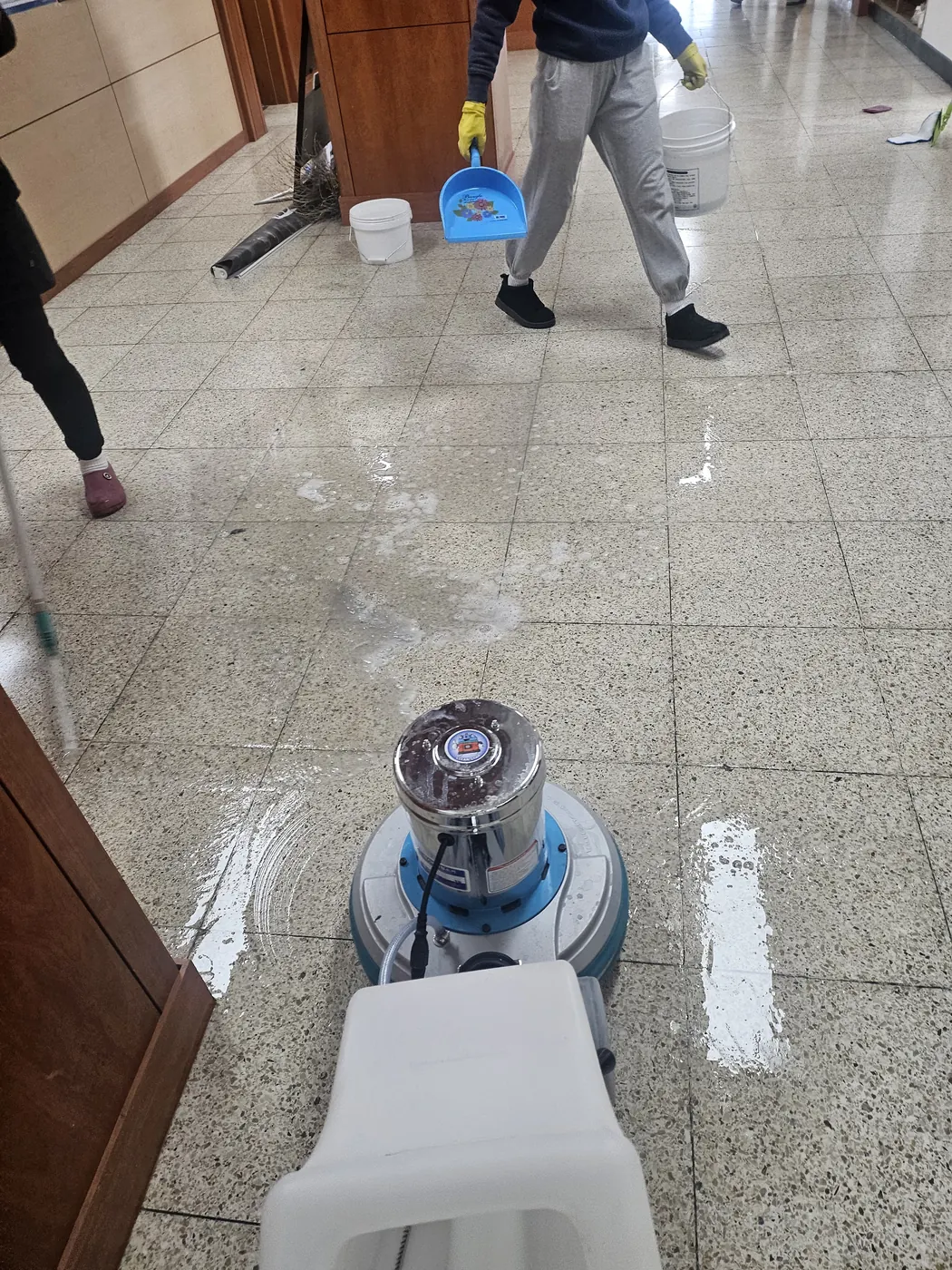 왁스 재코팅 — 춘천시 학교청소 현장
