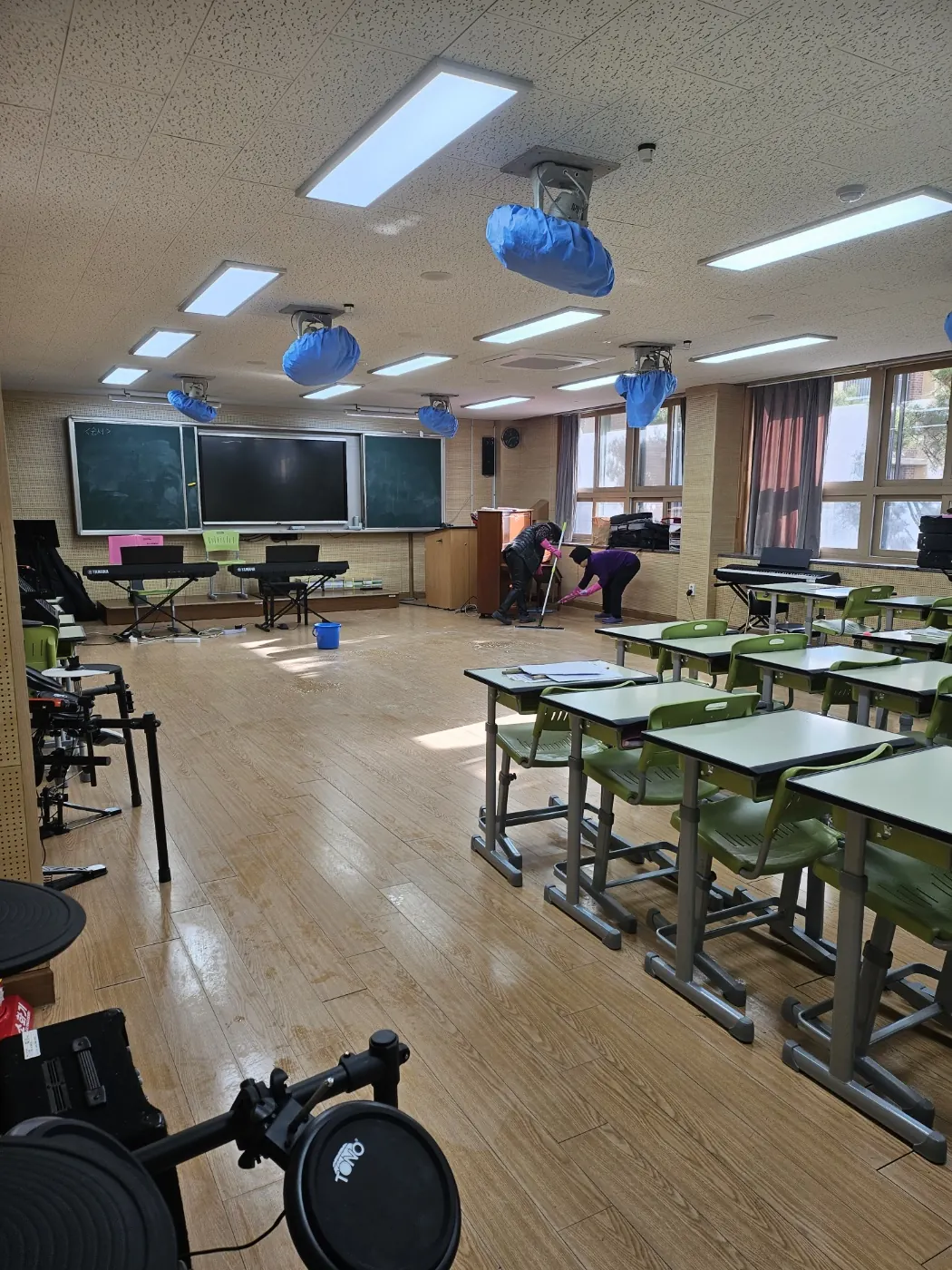 바닥 물걸레 마감 — 인제군 학교청소 현장