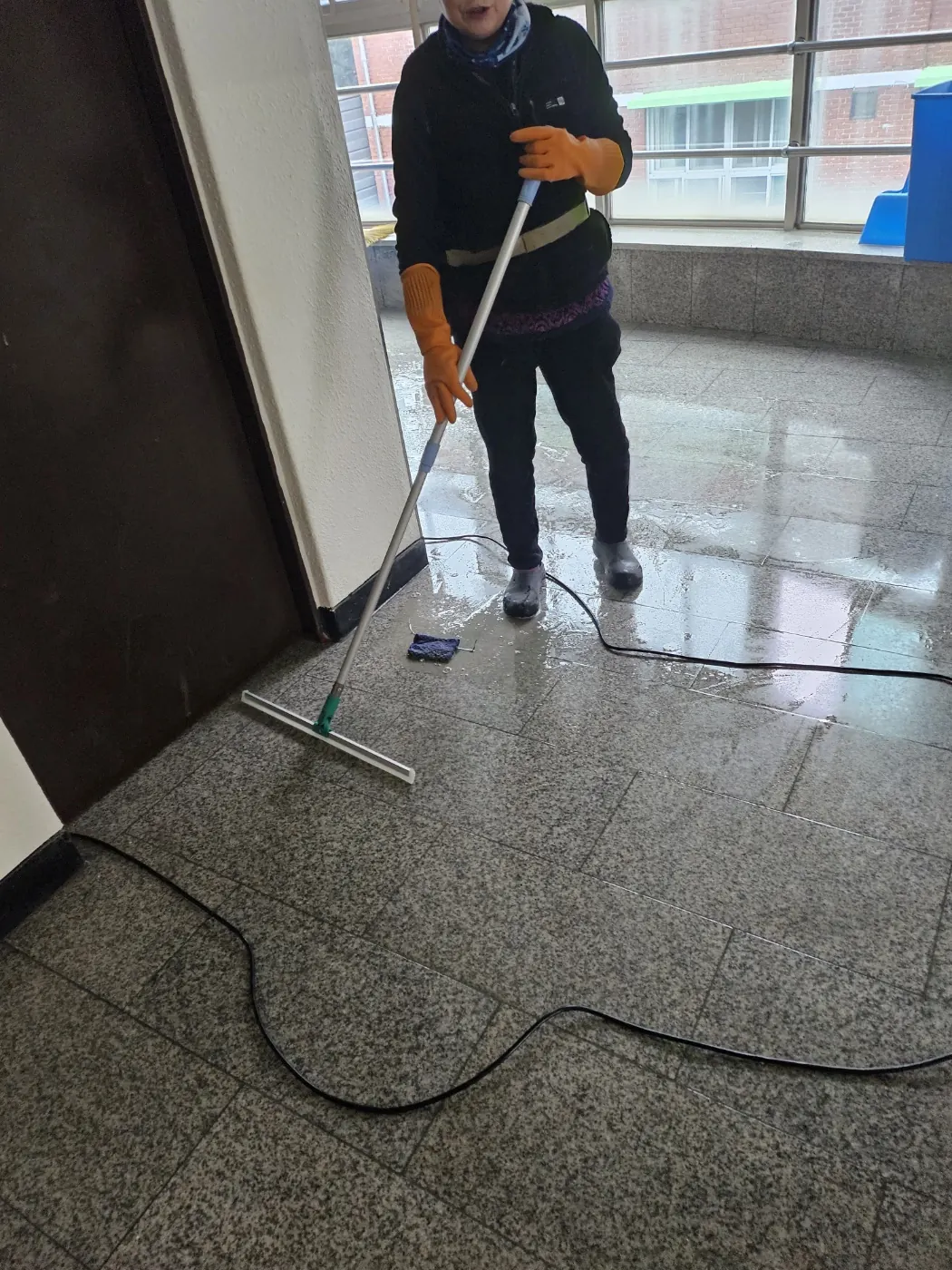 세정 진행 — 관설동 학교청소 현장