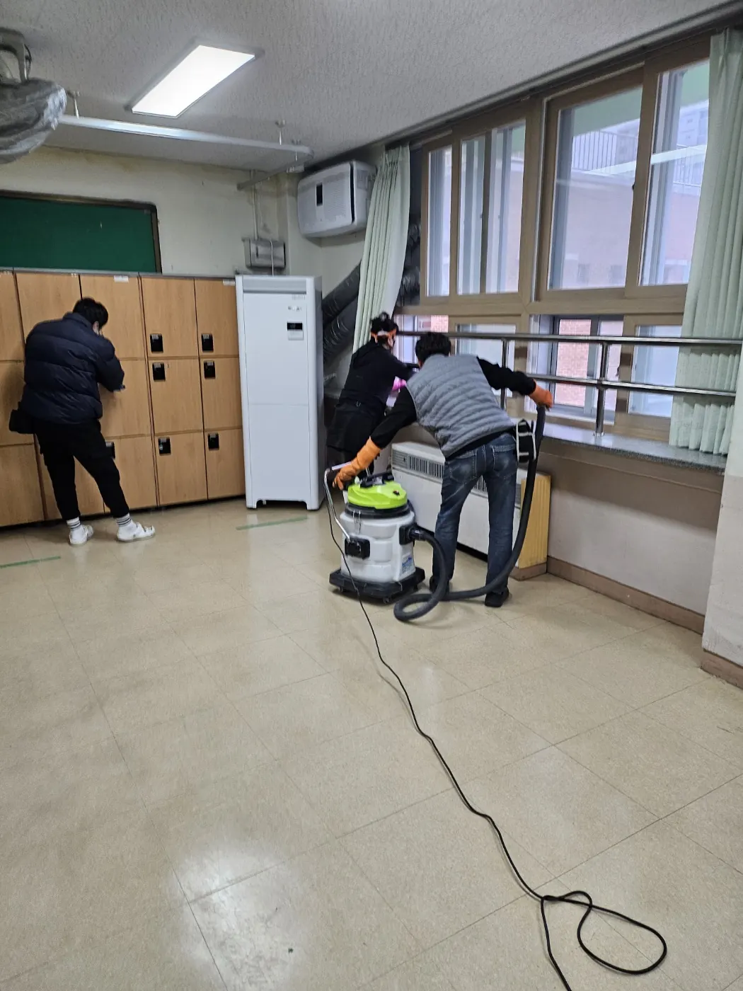 바닥 물걸레 마감 — 동해시 학교청소 현장