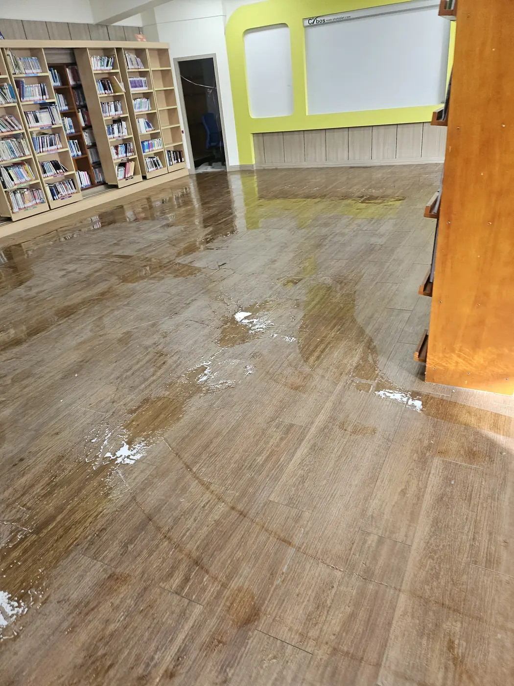 바닥 물걸레 마감 — 철원읍 학교청소 현장